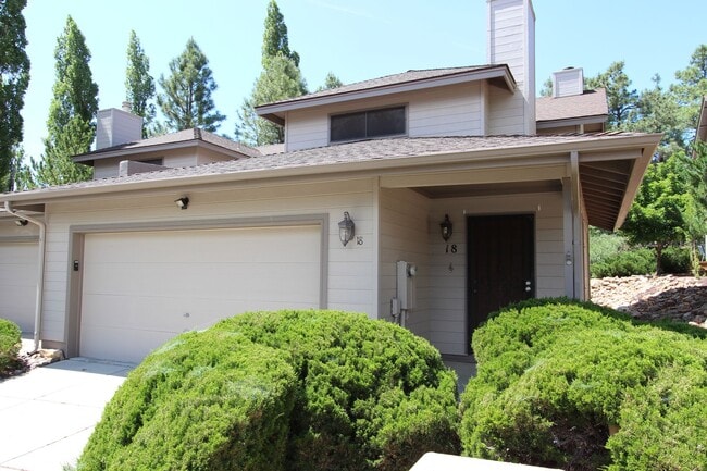 MOVE IN READY! Charming 2-Bedroom Townhome... - MOVE IN READY! Charming 2-Bedroom Townhome...