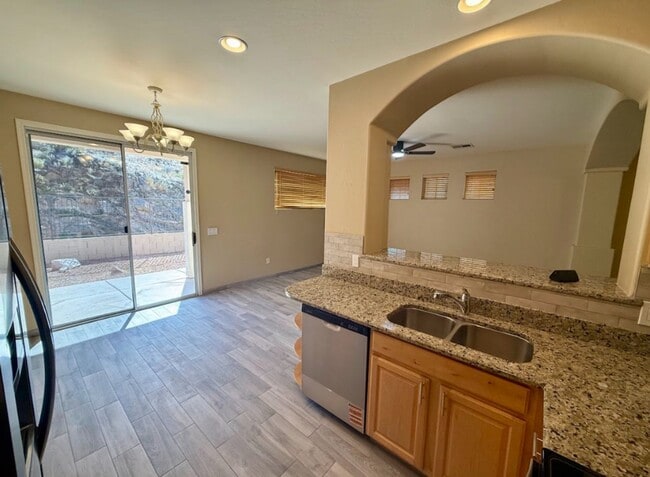 Photo - 3 Bedroom in Beautiful Ahwatukee Foothills Club West!  Available 7/1
