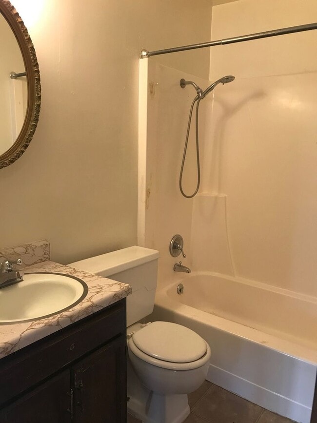 Photo - Move-In Today 2 Bedroom 1 Bathroom Apartment Close to Campus!