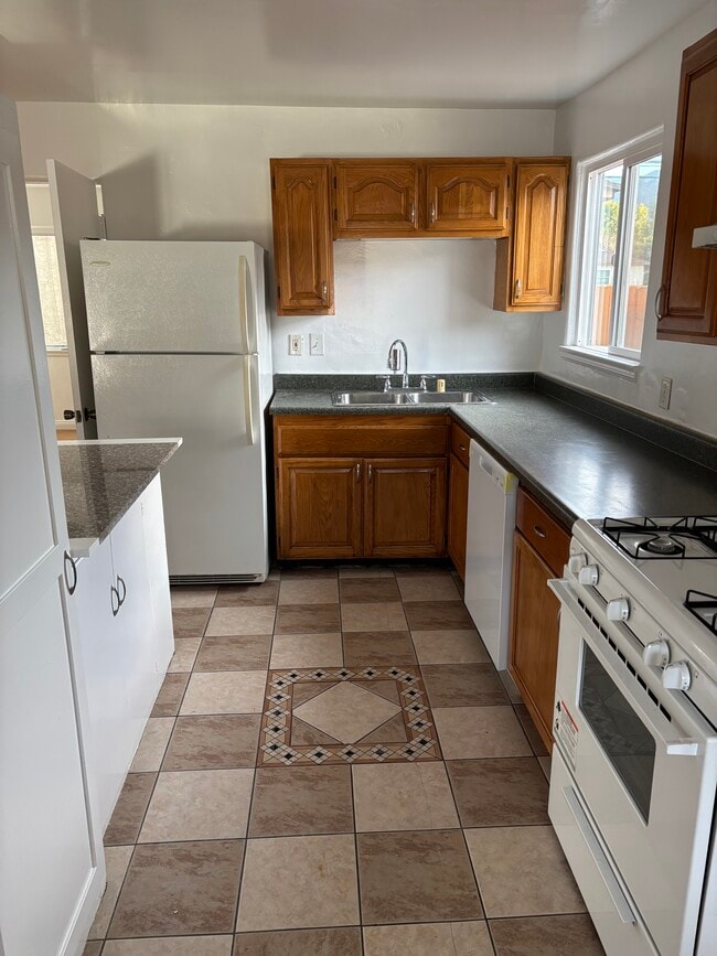 Photo - 1911 W Alameda Ave Unit C