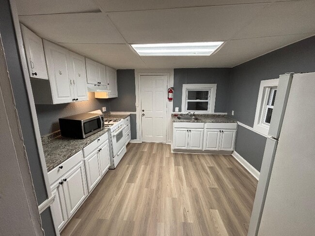 Photo - 407 E Vine St