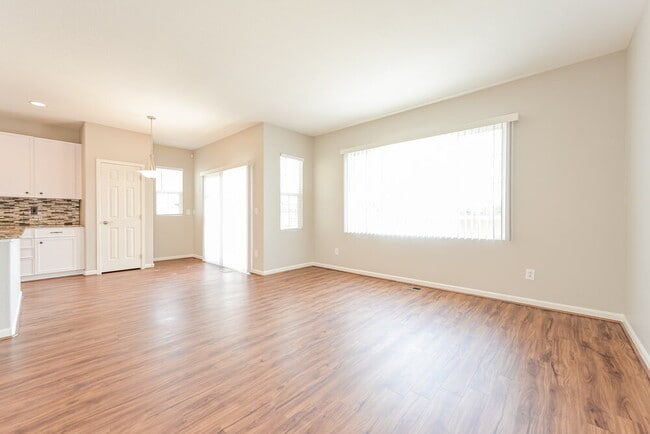 Photo - 112 Blue Stem St