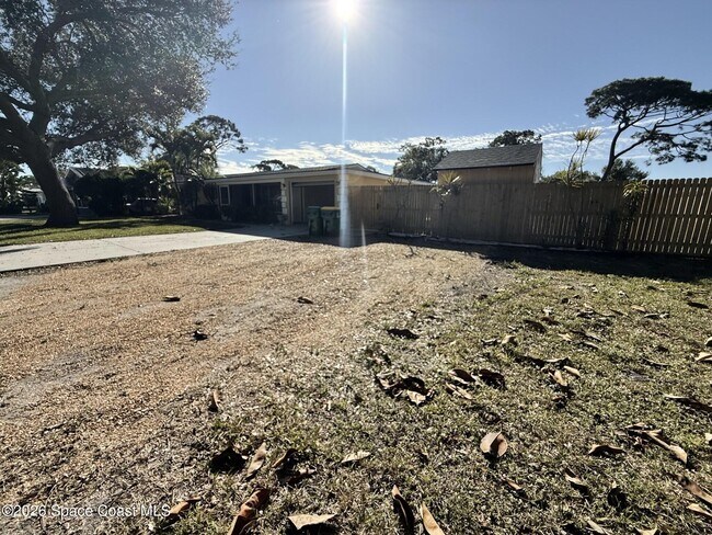 Photo - 3383 Alice St