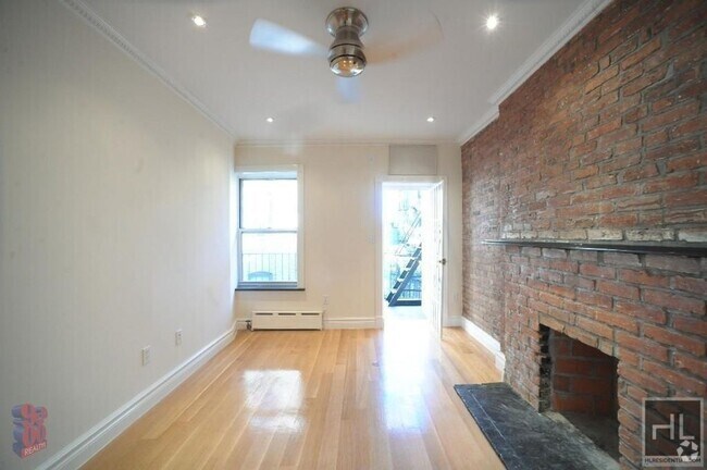 Building Photo - 2 BED DUPLEX WITH PRIVATE GARDEN IN PRIME ... Rental