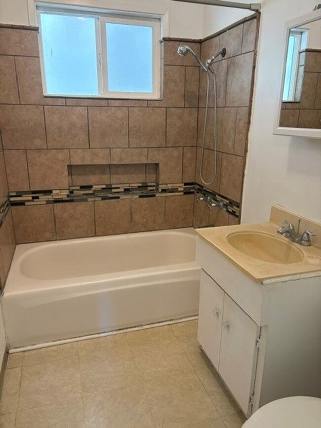 Photo - 110 Centennial St