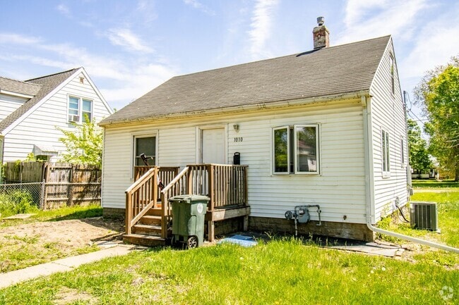 Building Photo - 2 bedroom, 1 bath house in Waterloo