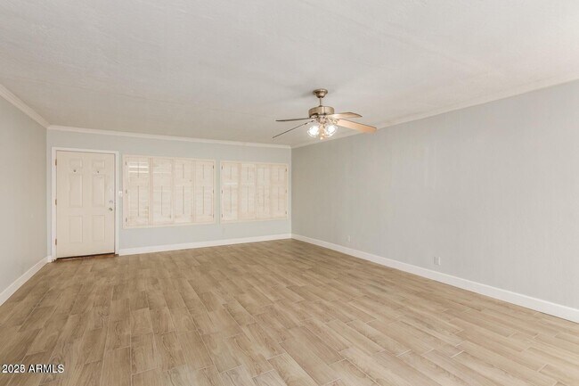 Photo - 547 E Belmont Ave