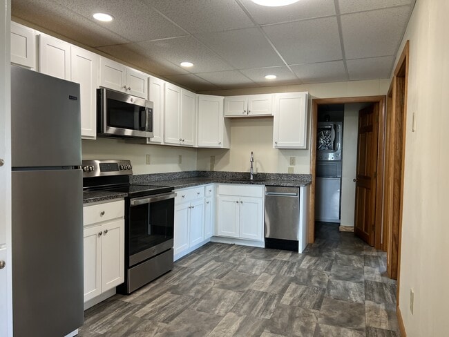 Building Photo - 146 Kennedy Memorial Dr Unit 1