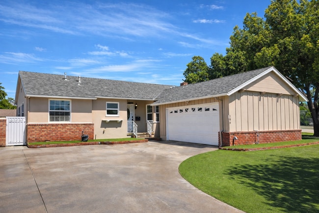 Building Photo - Beautiful 4 bed 3 bathroom