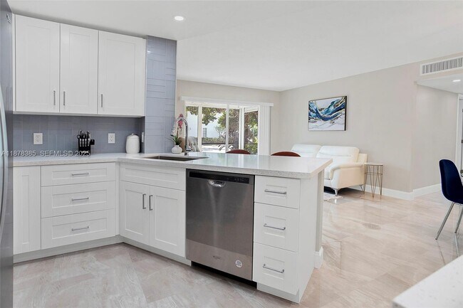 Photo - 7527 S Oriole Blvd Unidad 101