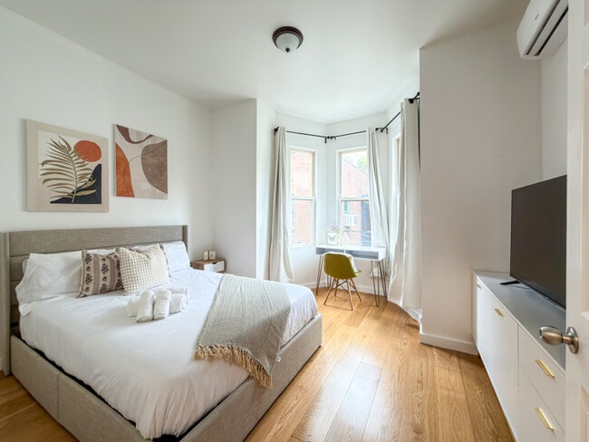 Photo - 2129 Pine St Unit 2R