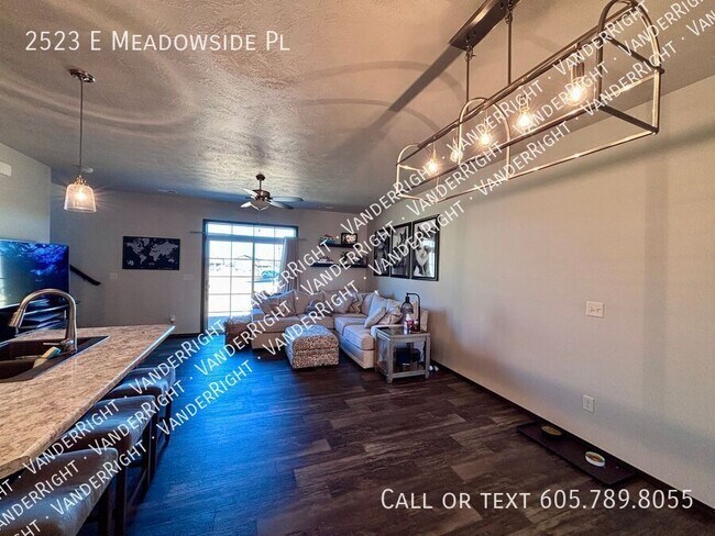 Photo - 2523 E Meadowside Pl