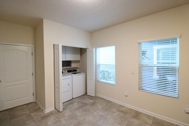 Photo - 638 Servia Dr