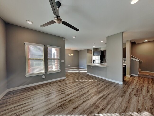 Photo - 1553 Fiji St