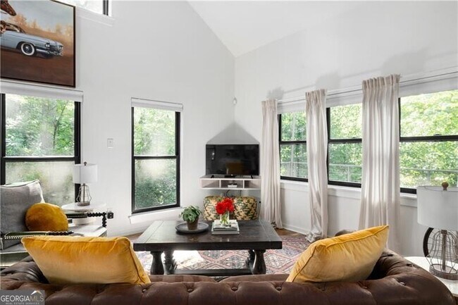 Photo - 119 Ashland Dr NE