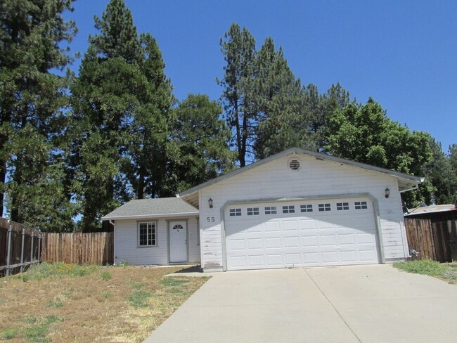 Building Photo - THREE BEDROOM TWO BATH HOME FOR RENT