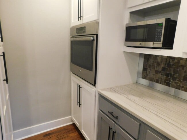 Photo - 412 W 19th St