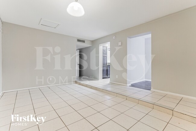 Photo - 1619 E Campus Dr