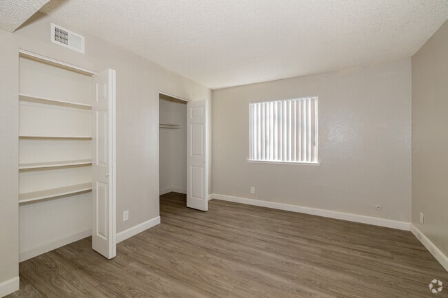 1BR, 1BA - 525SF - Bedroom View 1