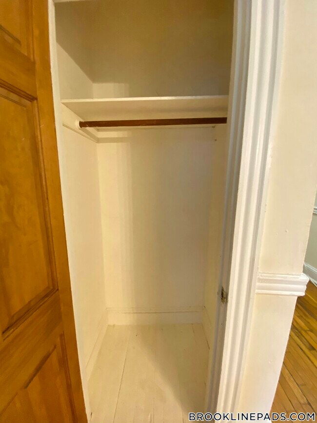 Photo - 364 Riverway Unidad 12