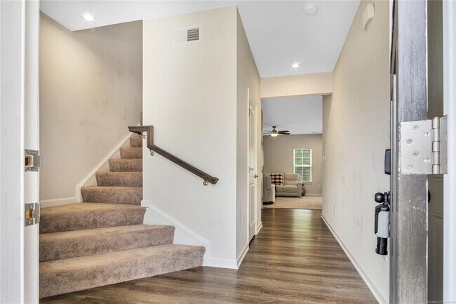 105 Stegg St