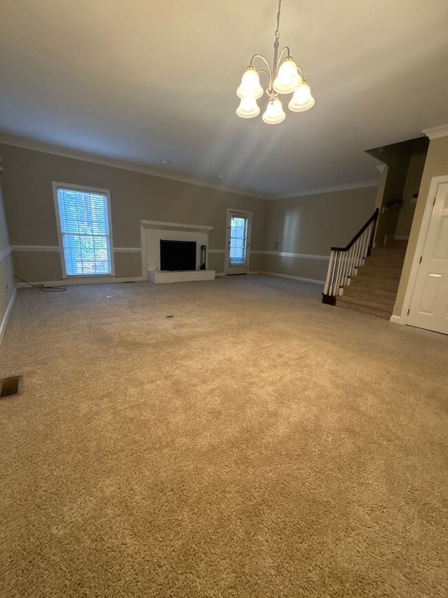 Photo - Spacious and inviting 3-bedroom
