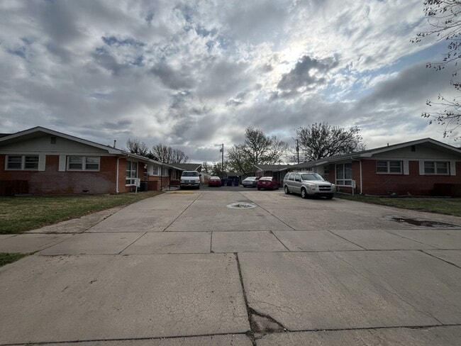 Photo - 122 N Joann St