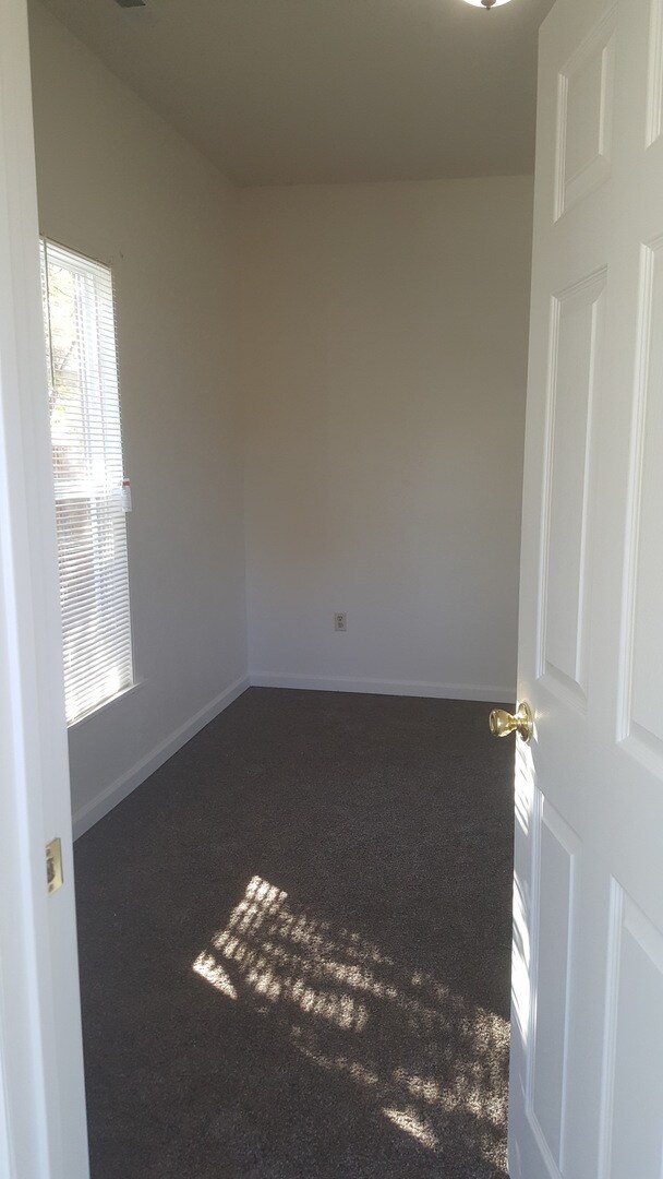 Photo - 3+ bedroom 1 bathroom