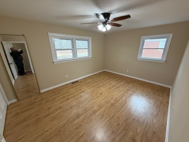 Photo - 204 Orchard Ln