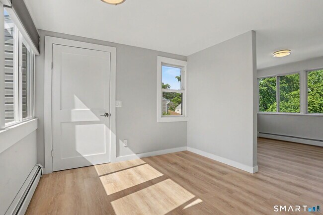 Photo - 92 Burwood Ave Unit 2