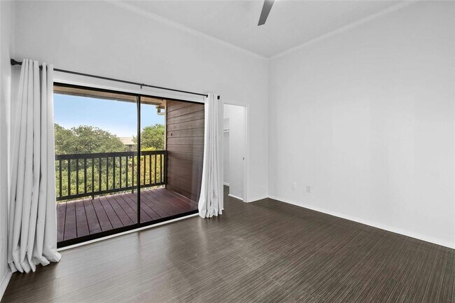 Photo - 2215 Post Rd Unidad 2033