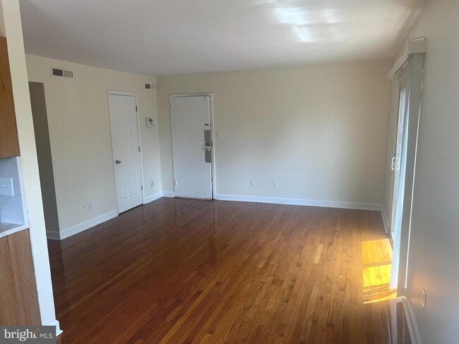 Building Photo - 520 Franklin St NE Rental