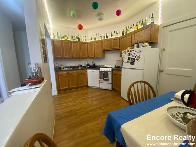 Photo - 1595 Beacon St Unit 11