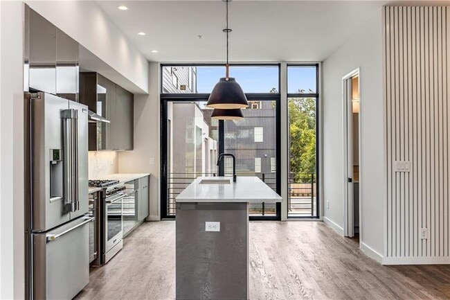 Photo - 105 Georgia Ave SE