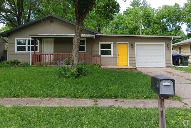 Building Photo - Well-Maintained 3 Bedroom / 2 Bath Ranch Home