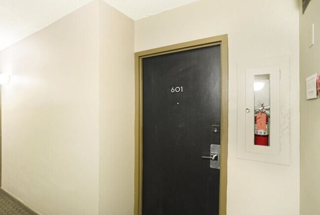 Photo - 1800 R St NW