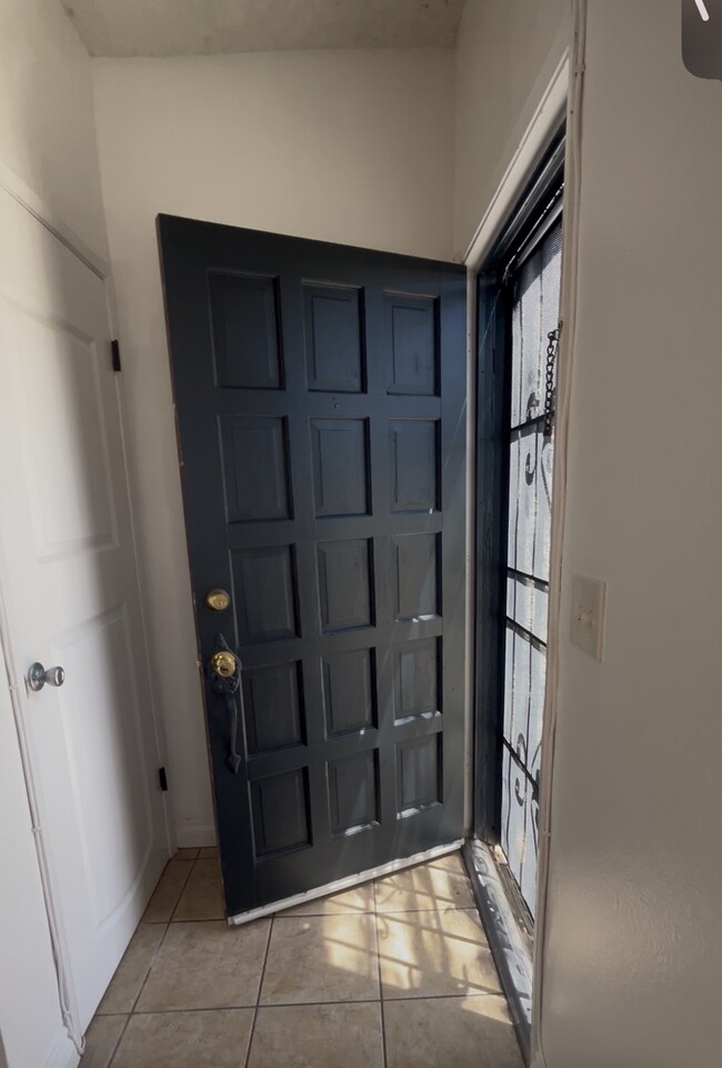 Building Photo - 2510 Voorhees Ave Unit 6