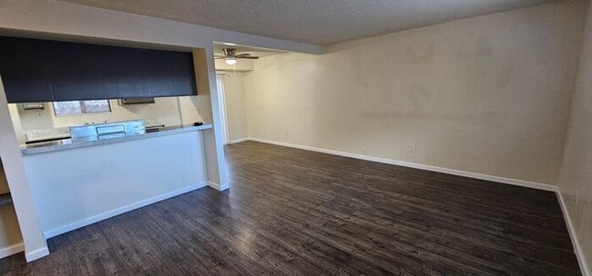 Building Photo - 2 bedroom 1.5 bath TownHome For Rent, North Reno