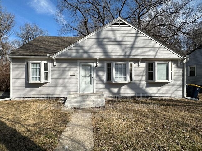 Building Photo - 6641 Flora Ave