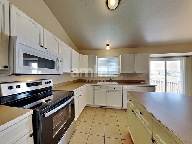 Photo - 980 Inverness Dr