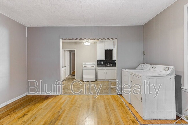 Building Photo - 2567 Madison Ave Rental