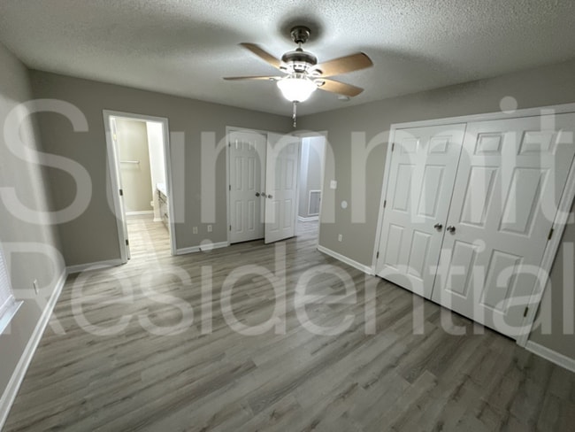 Photo - 7112 Deer Brook St