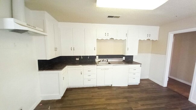 Photo - 1225 W Garza St