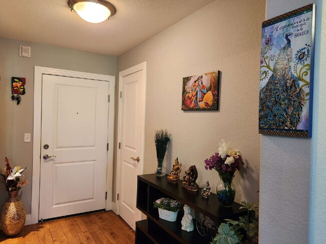 Building Photo - Beautiful Updated 2-Bedroom, 2 Full Bathroom Mid-Rise Condo Available ASAP! Unit 513