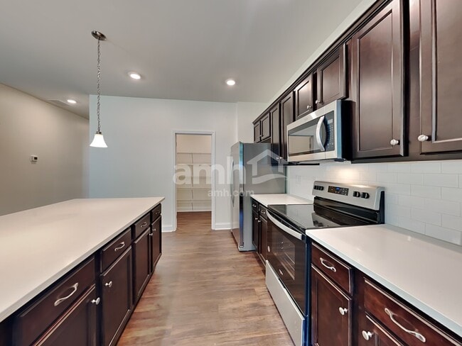 Photo - 839 Carnaby Ln