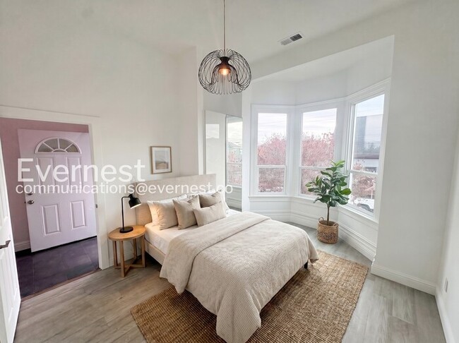 Photo - 905 Pine St