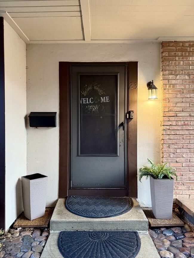 Photo - 1750 Henley St