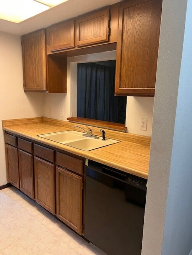 Photo - 1 Bedroom / 1 Bathroom Condo! Garage! Wash... Unit 104