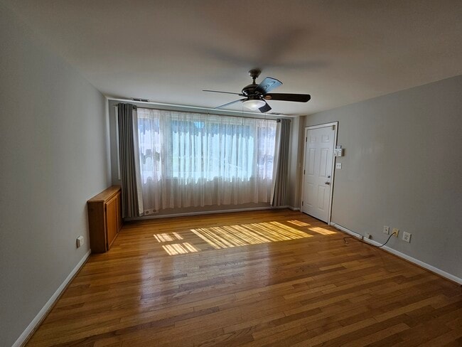 Photo - 1140 W Barry Ave Unit 1