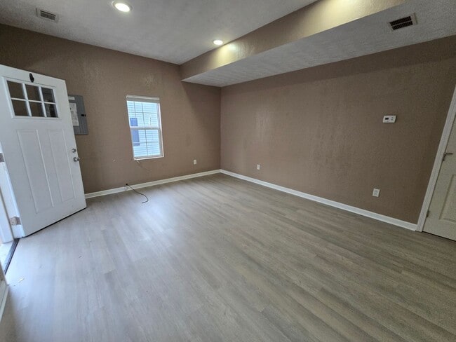 Photo - mad5878 Unit 5878